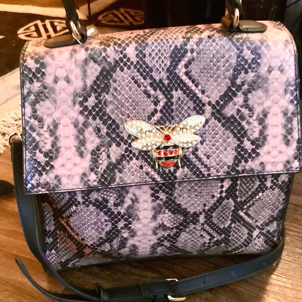 SNAKESKIN PRINT BEE BAG💕CLOSEOUT💕 STUNNING BLUSH BLK Python HANDBAG NWT